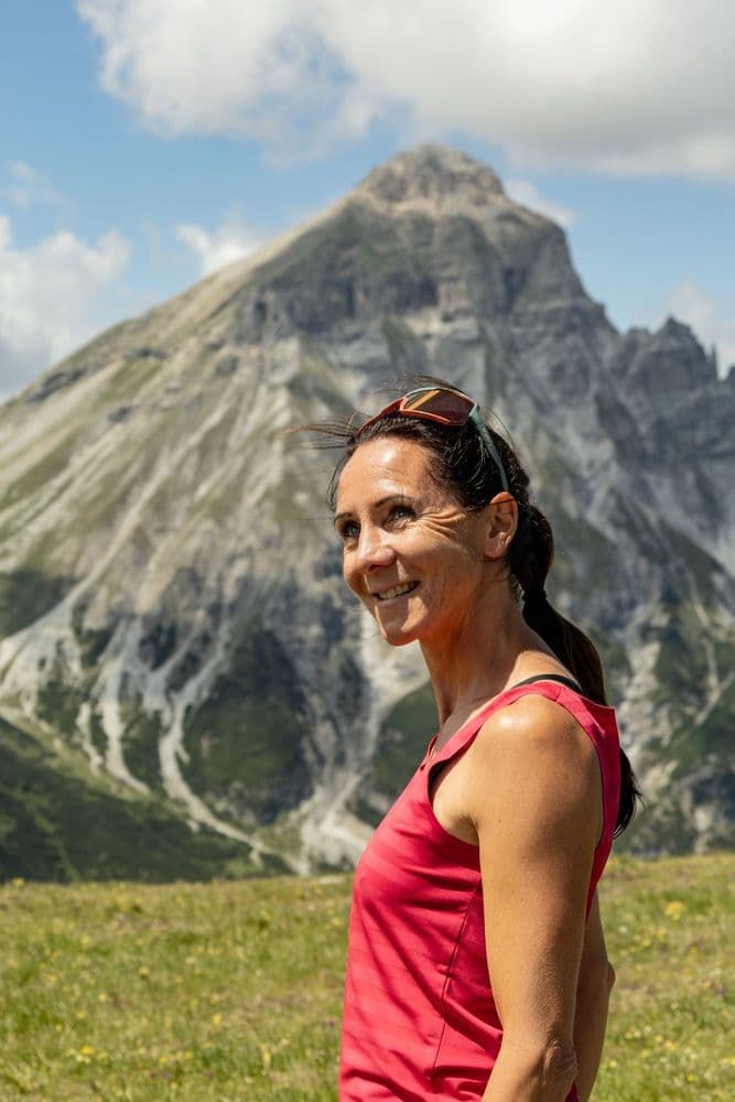 Wanderführerin Gudrun Schallmeiner bei einer Alpenüberquerung